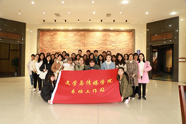 http://news.hcnu.edu.cn/__local/E/F7/9F/F522E3A9CEBA485FC009060F512_A97482C8_377CD.jpg